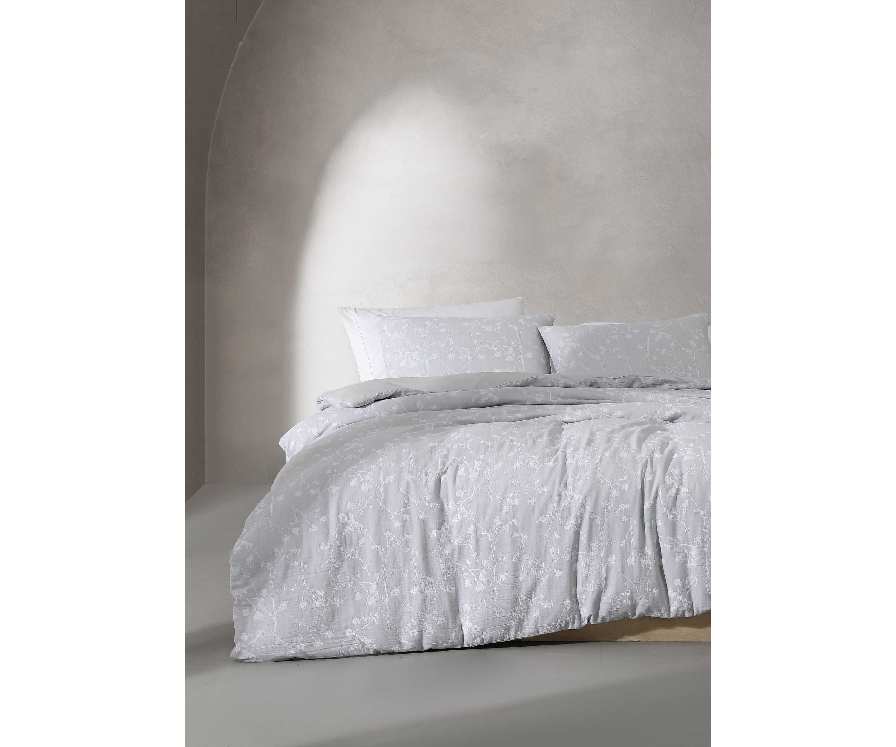 Umbra Floral Jacquard Comforter Set