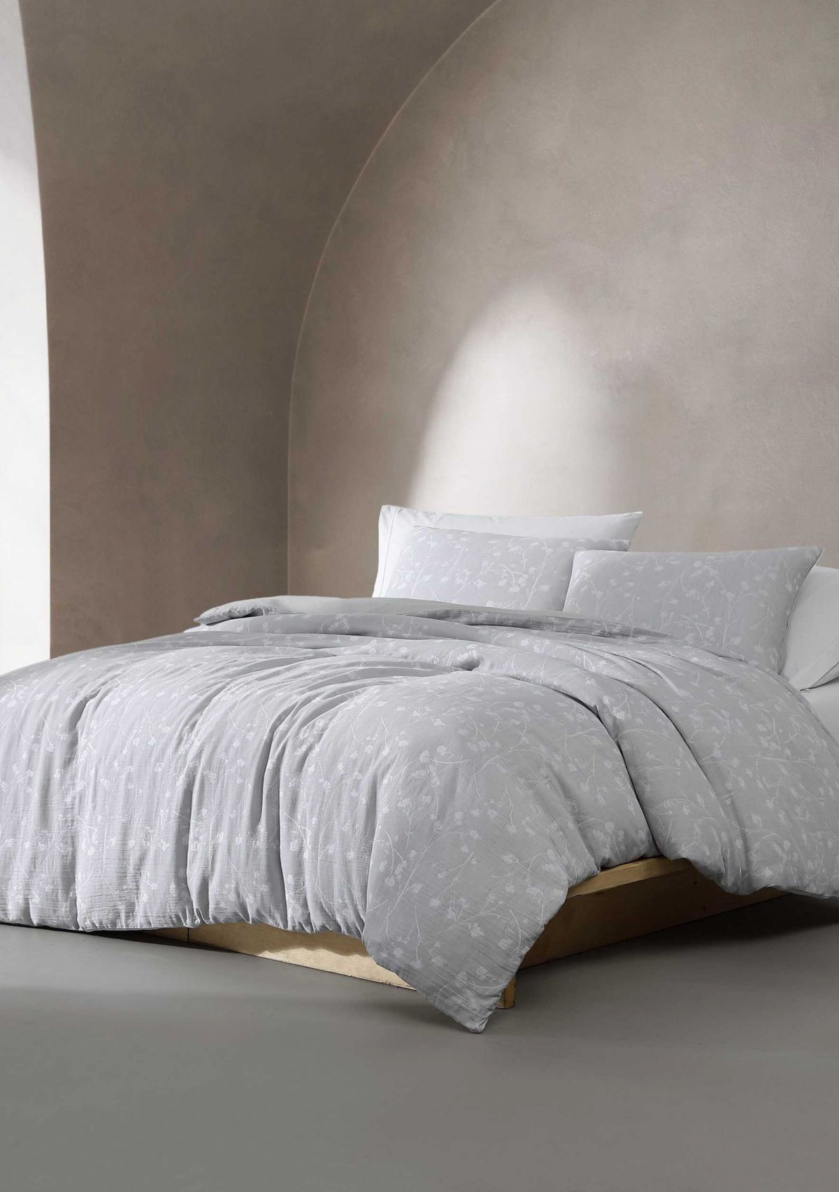 Umbra Floral Jacquard Comforter Set