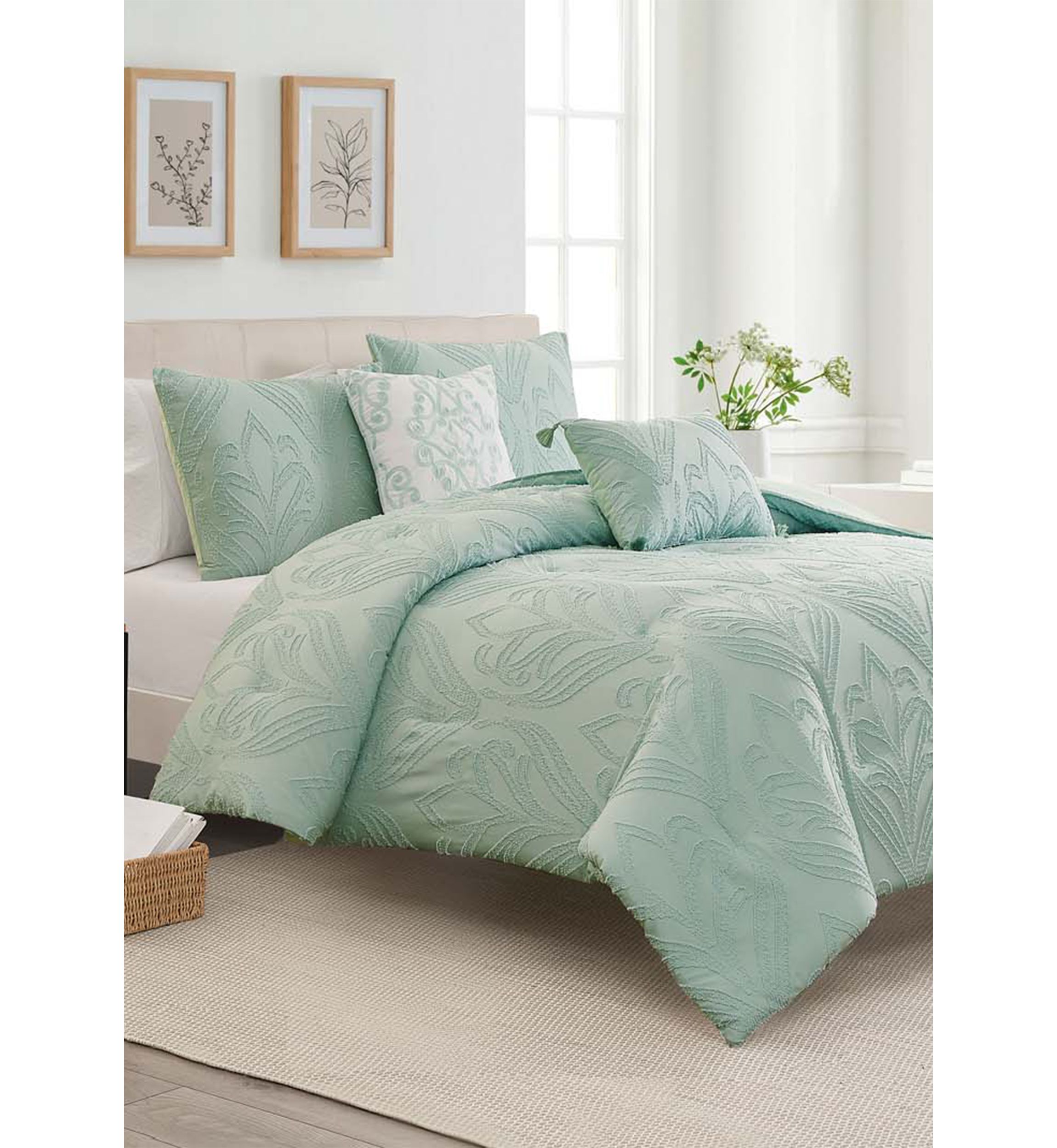 Viola Comforter Set