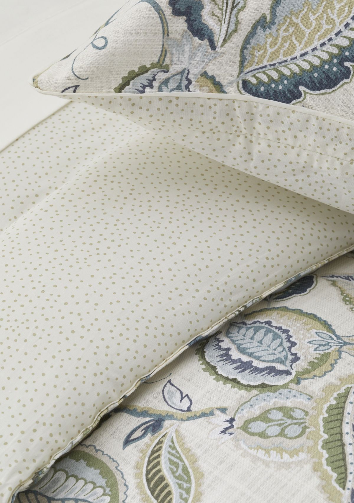 Fantasy Fleur Comforter Set