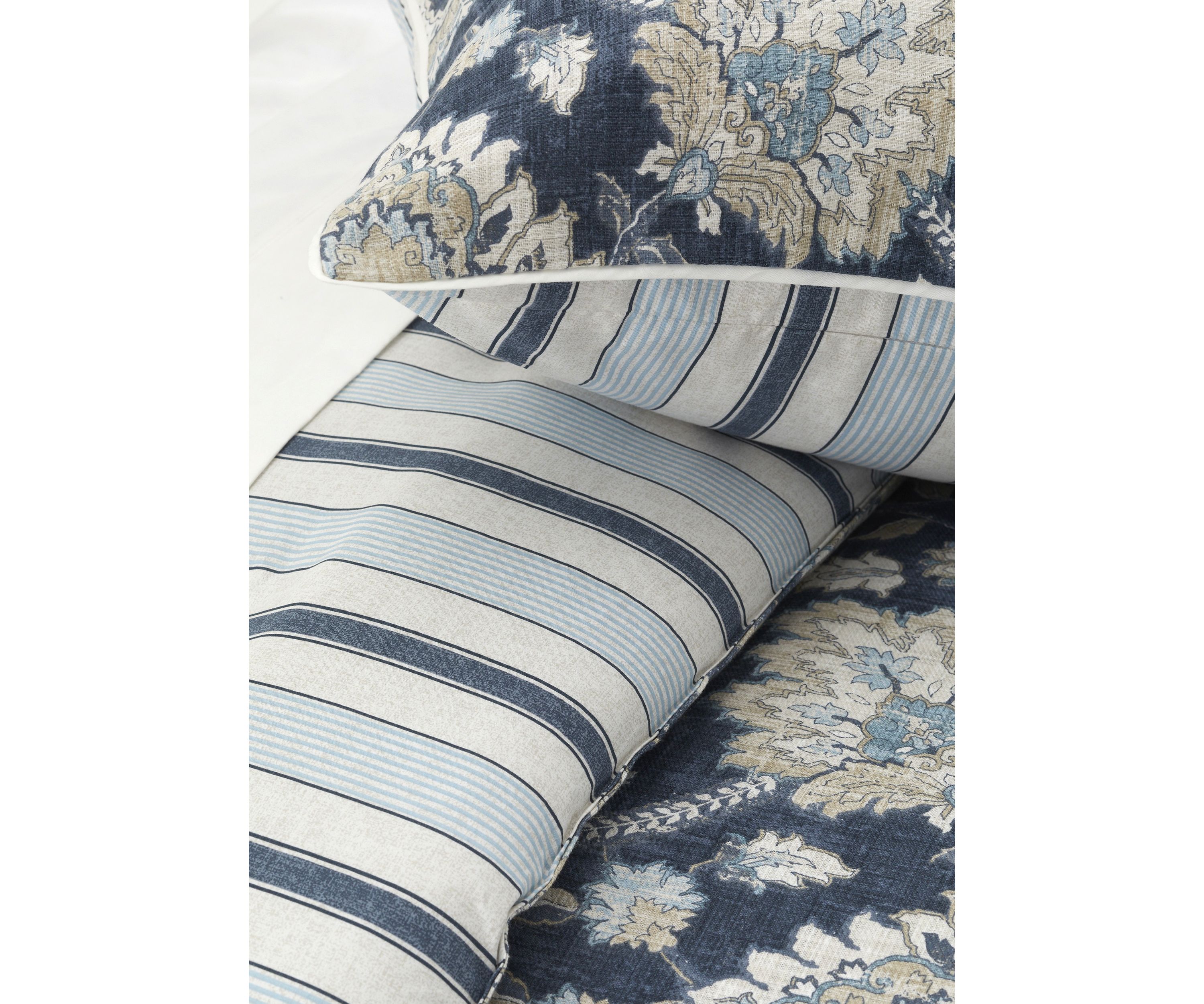 Castleford Comforter Set