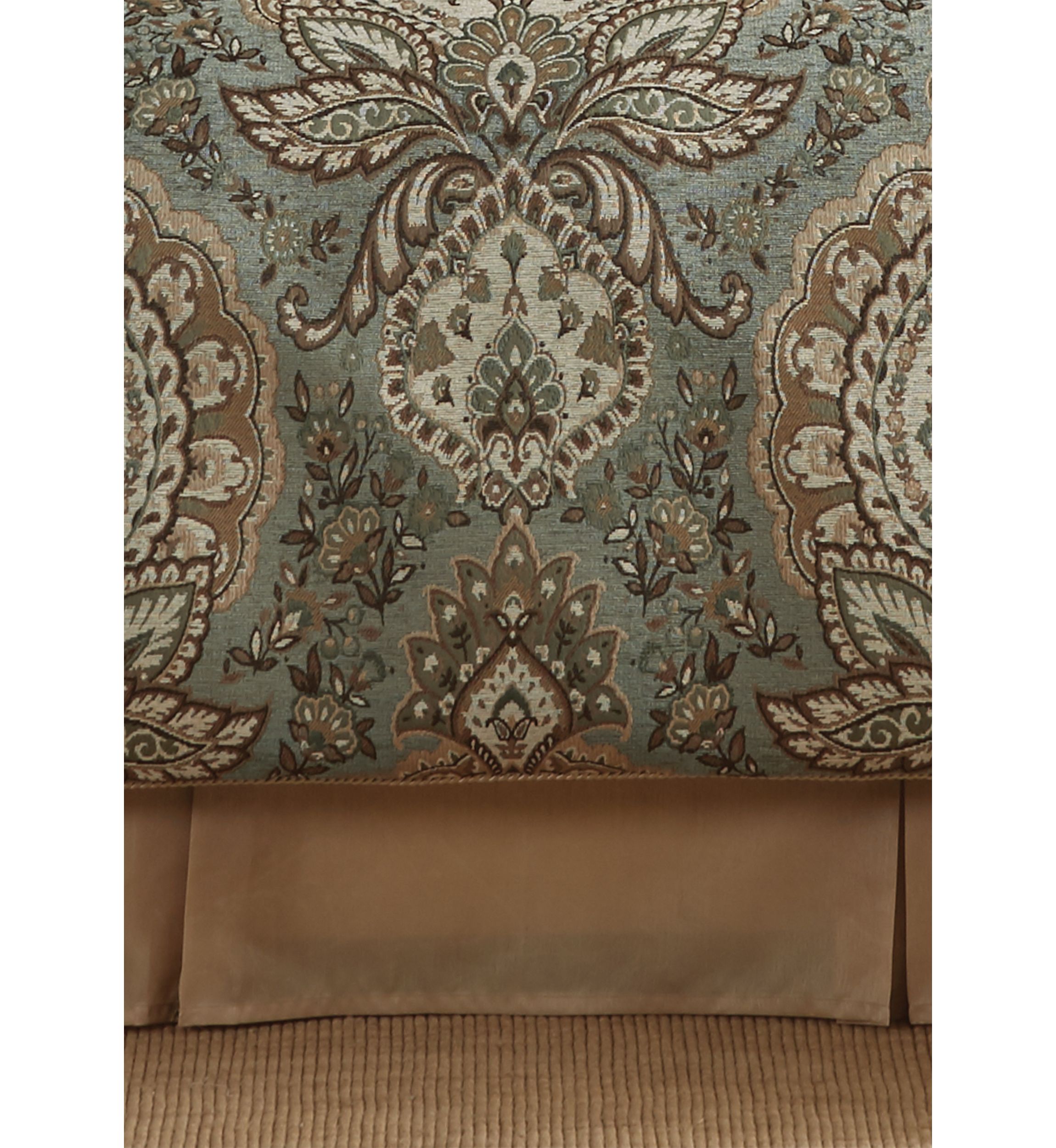 Rea Comforter Set