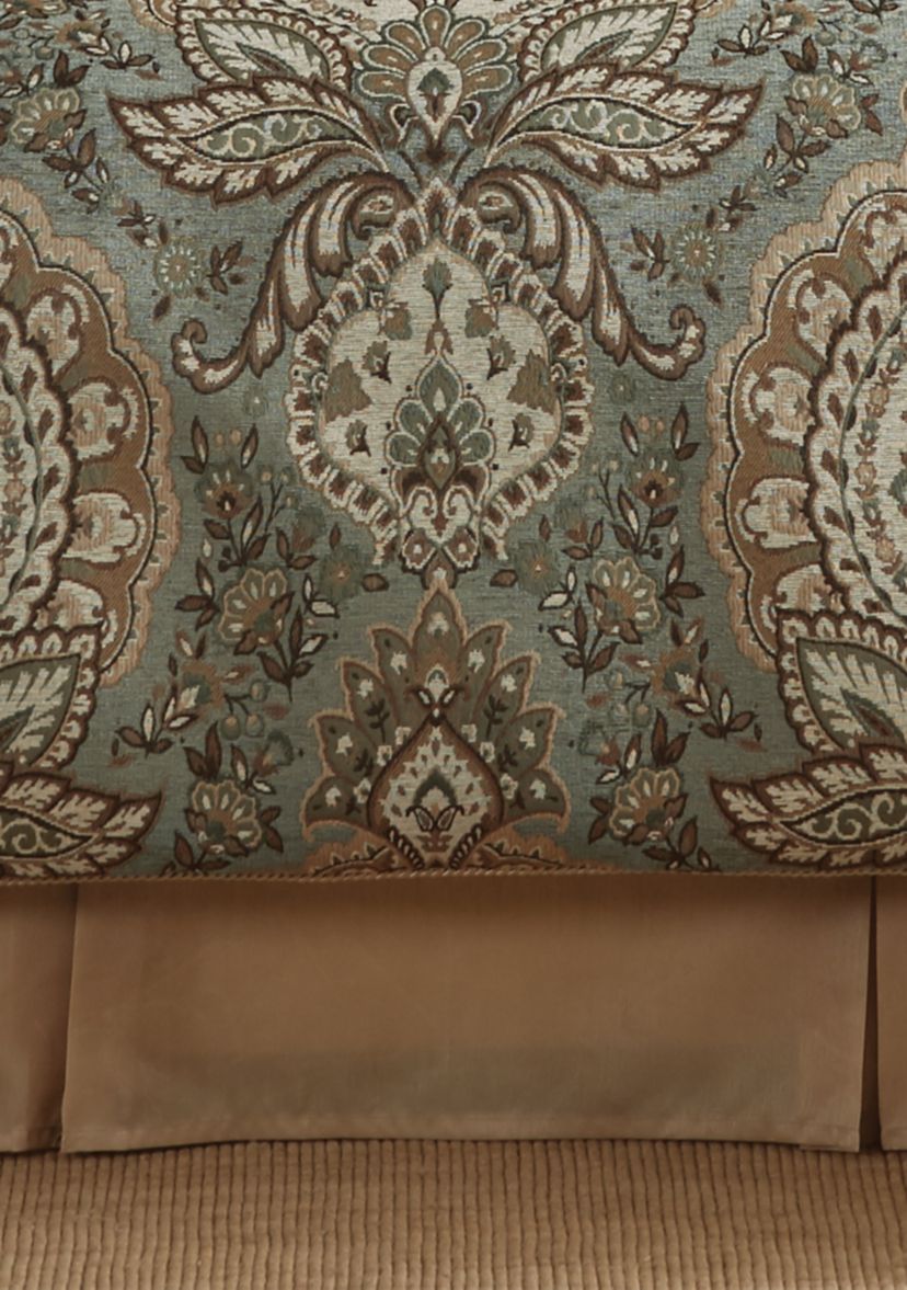 Rea Comforter Set