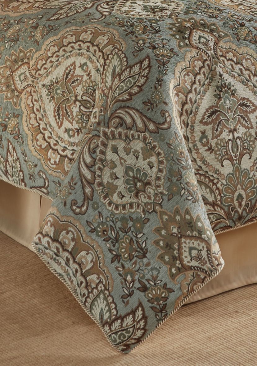 Rea Comforter Set