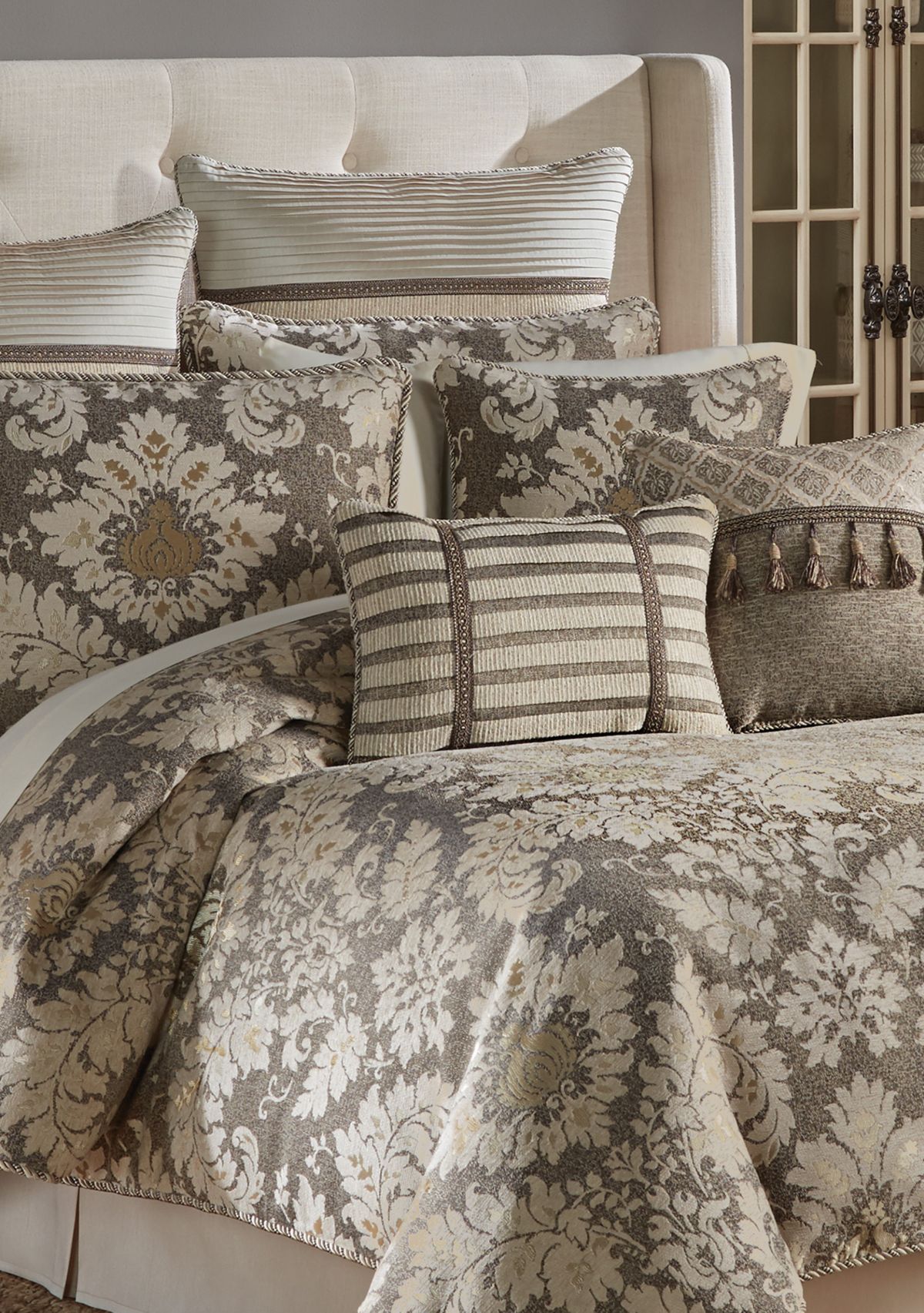 Nerissa Comforter Set
