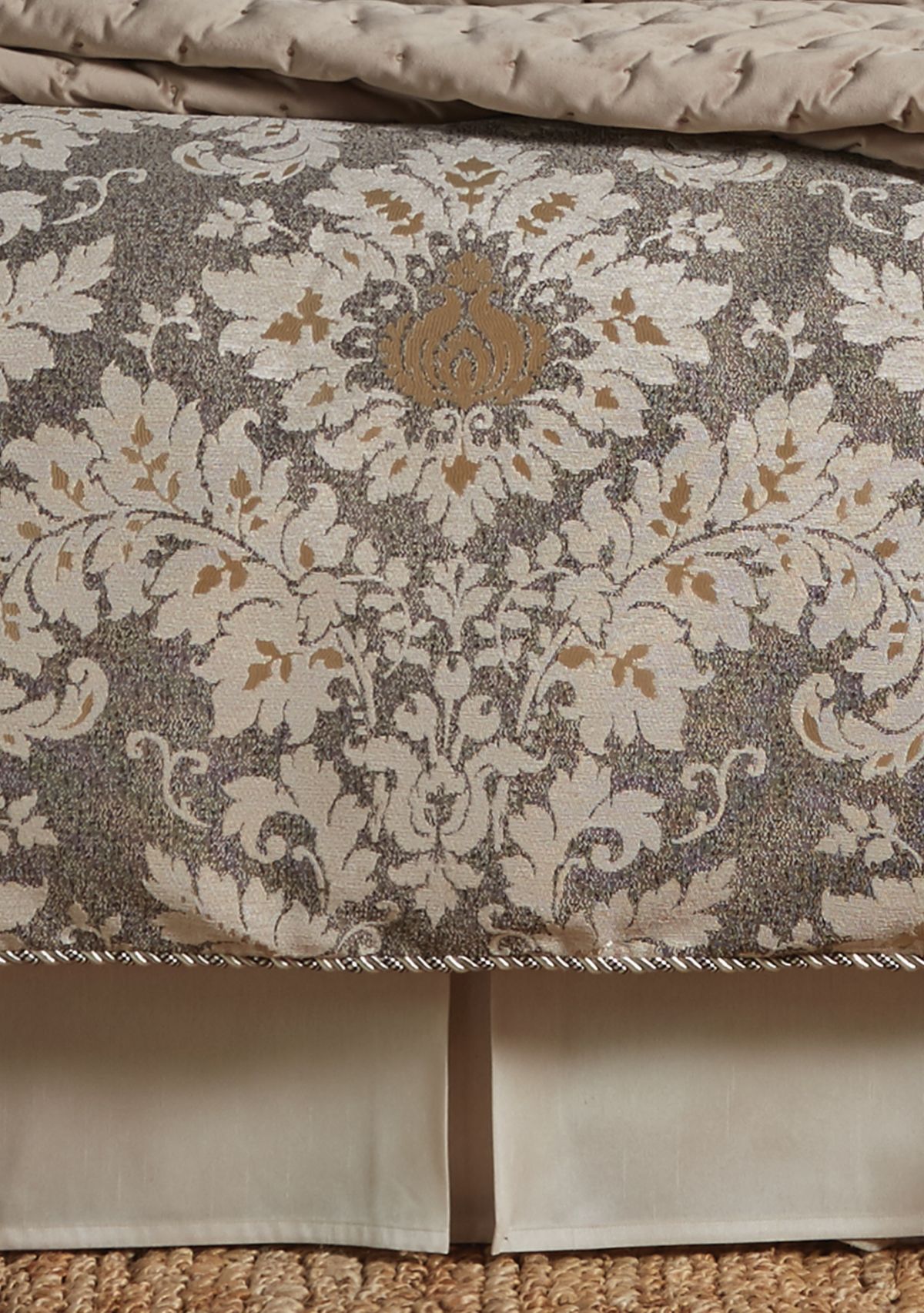 Nerissa Comforter Set