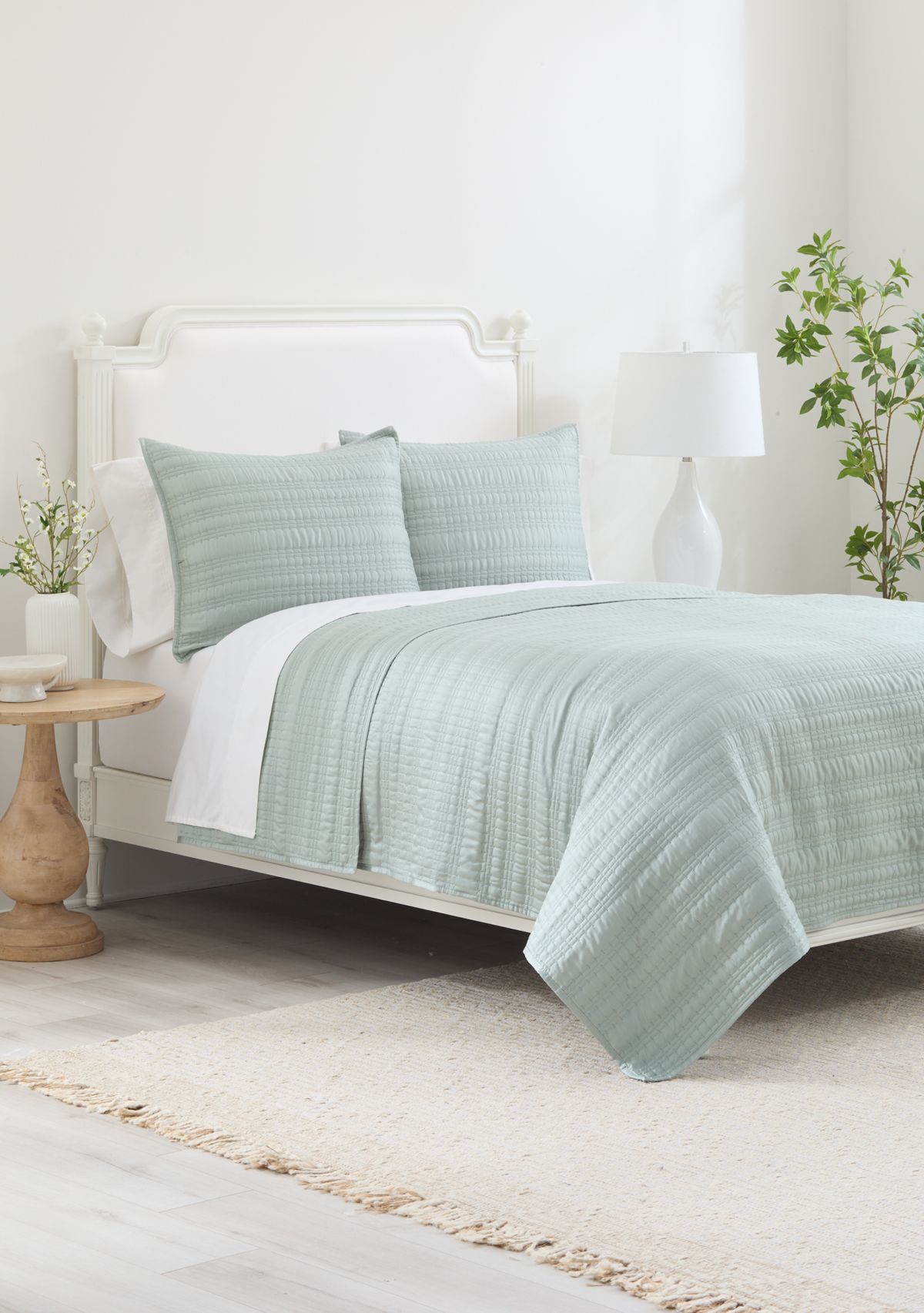 Solid Stitch 3-Piece Quilt Set