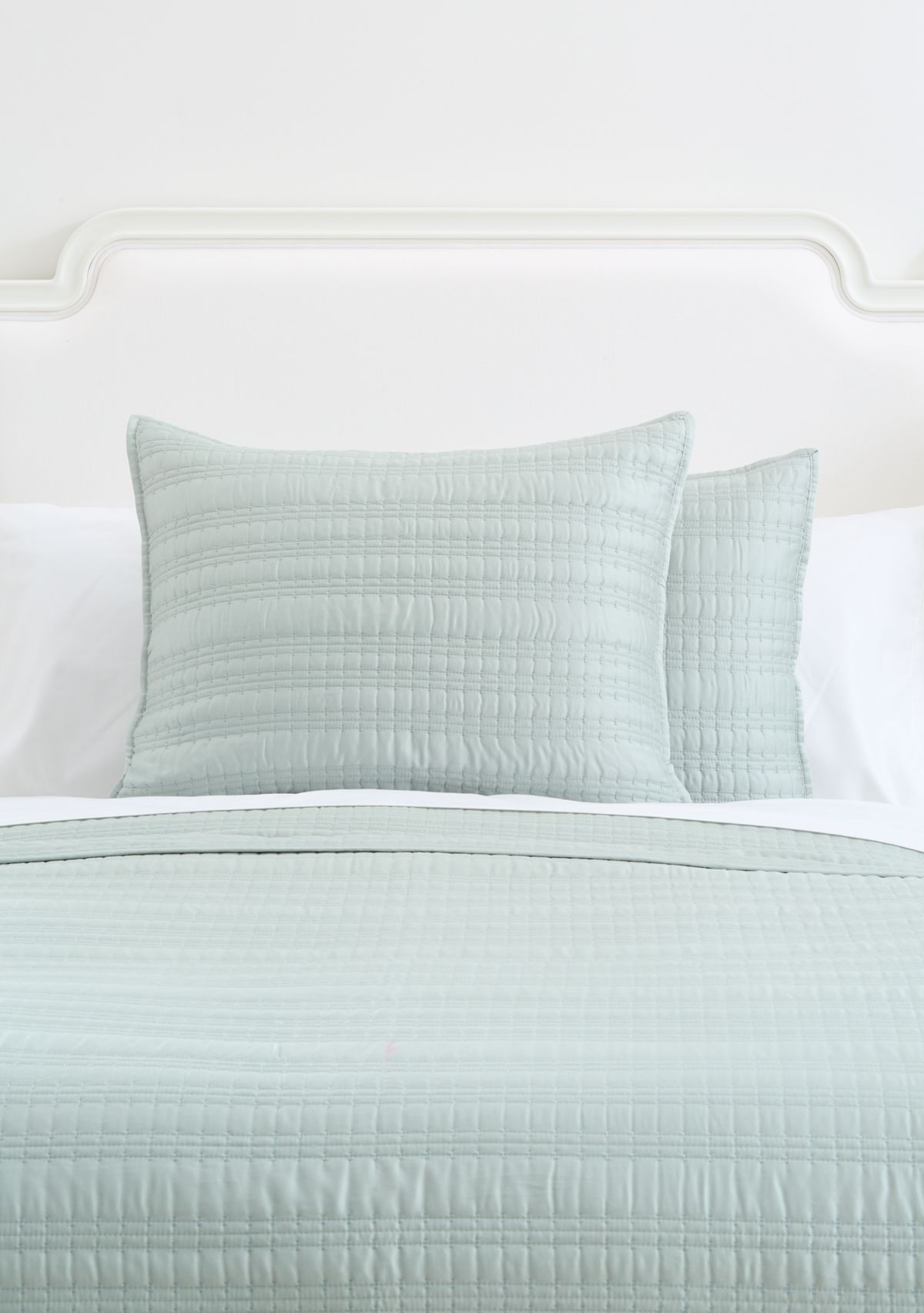 Solid Stitch 3-Piece Quilt Set