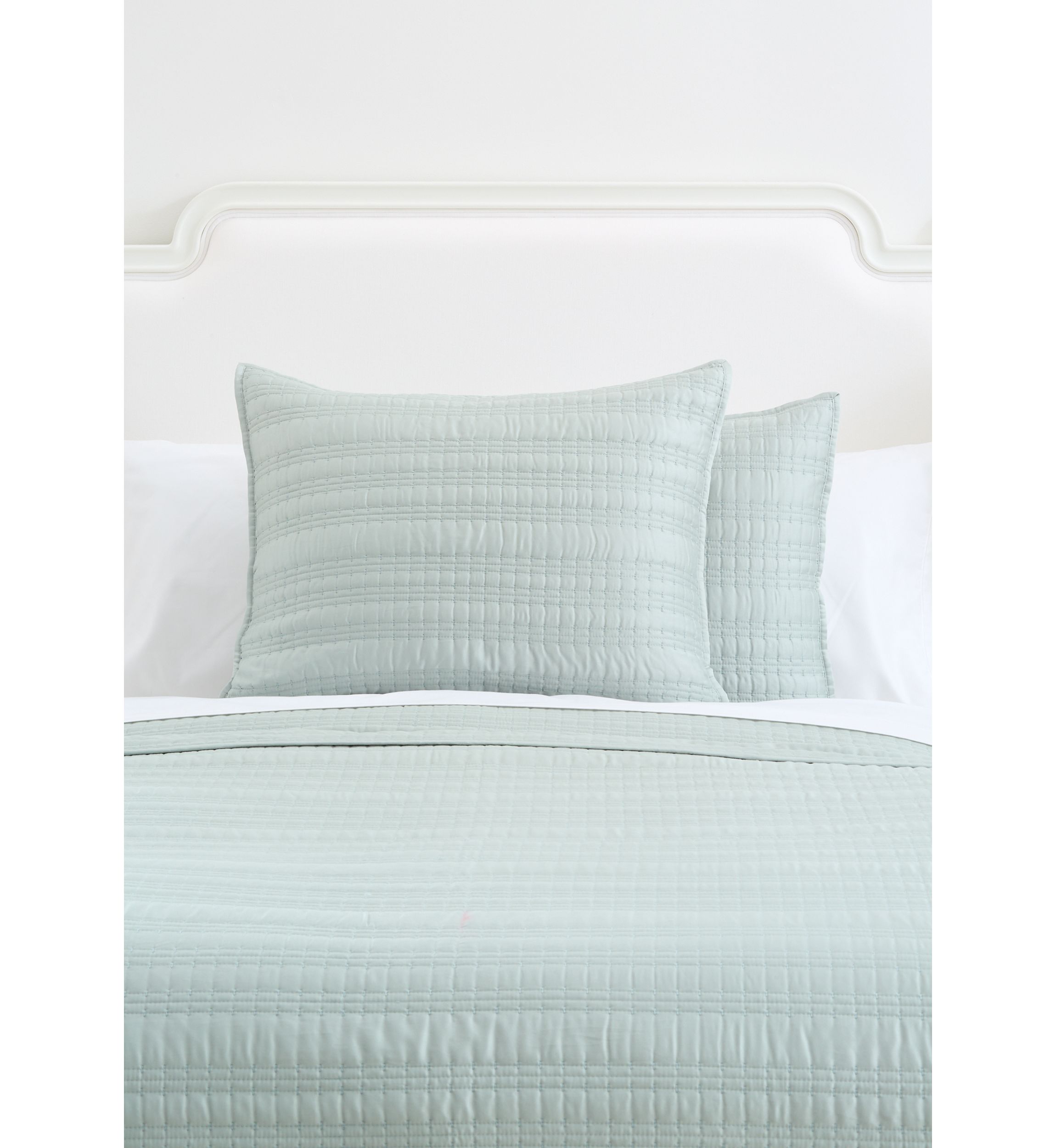 Solid Stitch 3-Piece Quilt Set