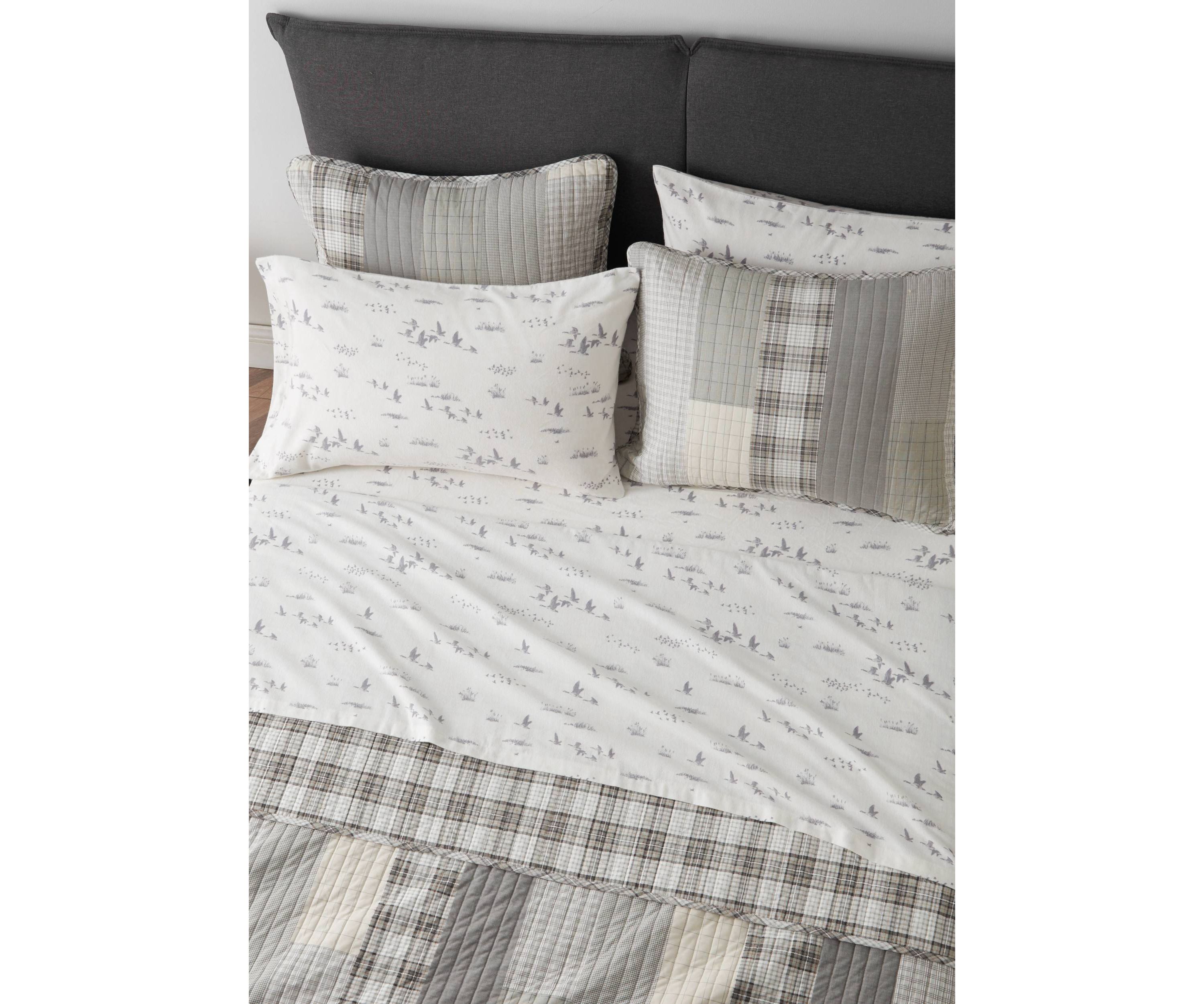 Geese Meadow Flannel Sheet Set