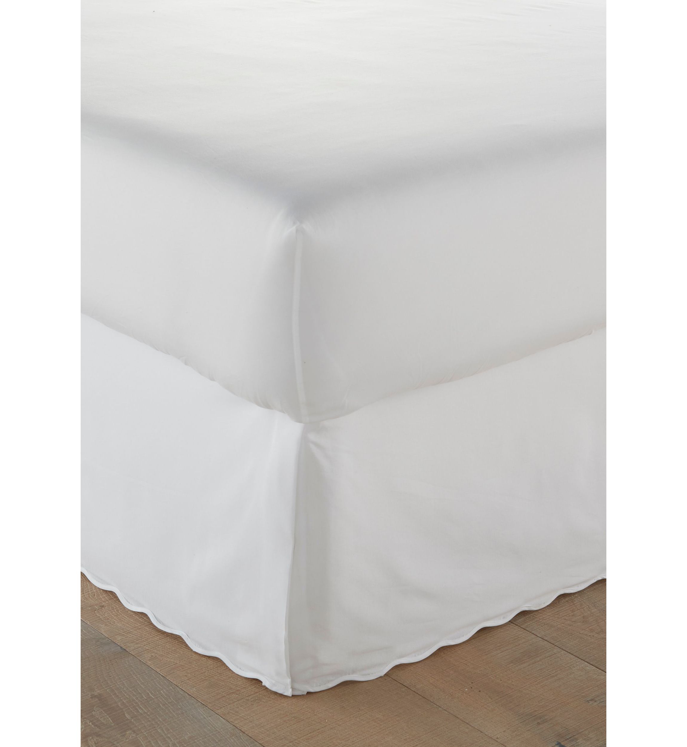 Solid Scallop Cotton Bedskirt