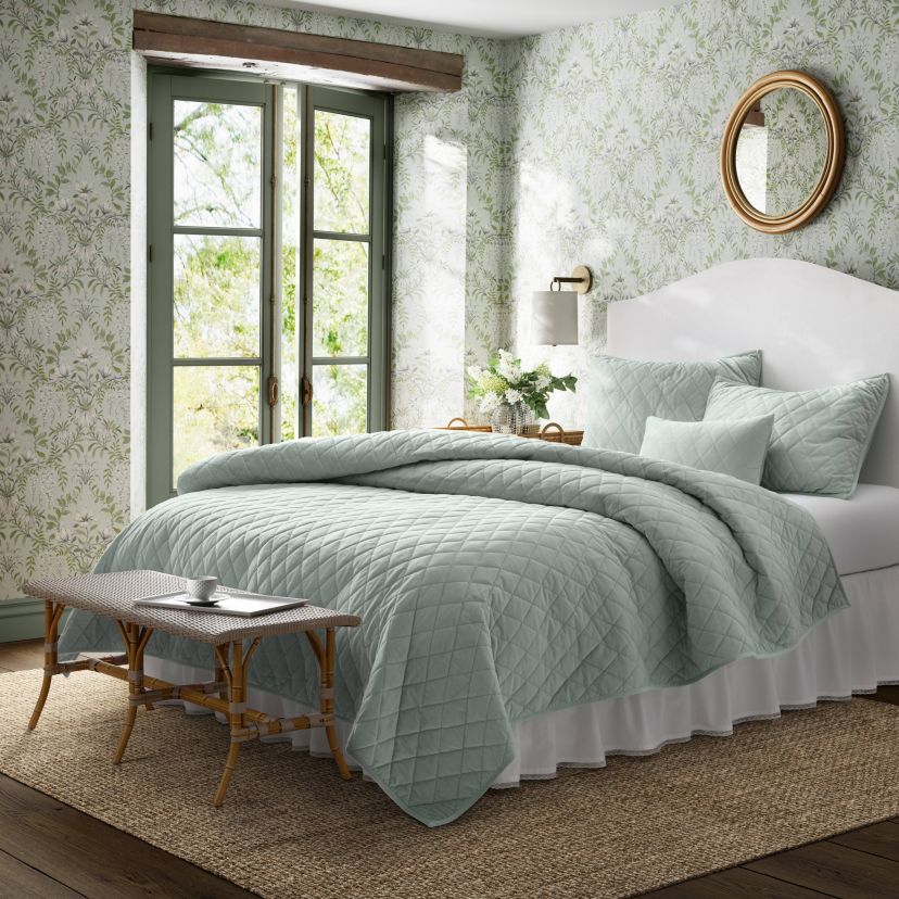 Solid Diamond Stitch Velvet- 4 Piece- Reversible Quilt Set Bonus