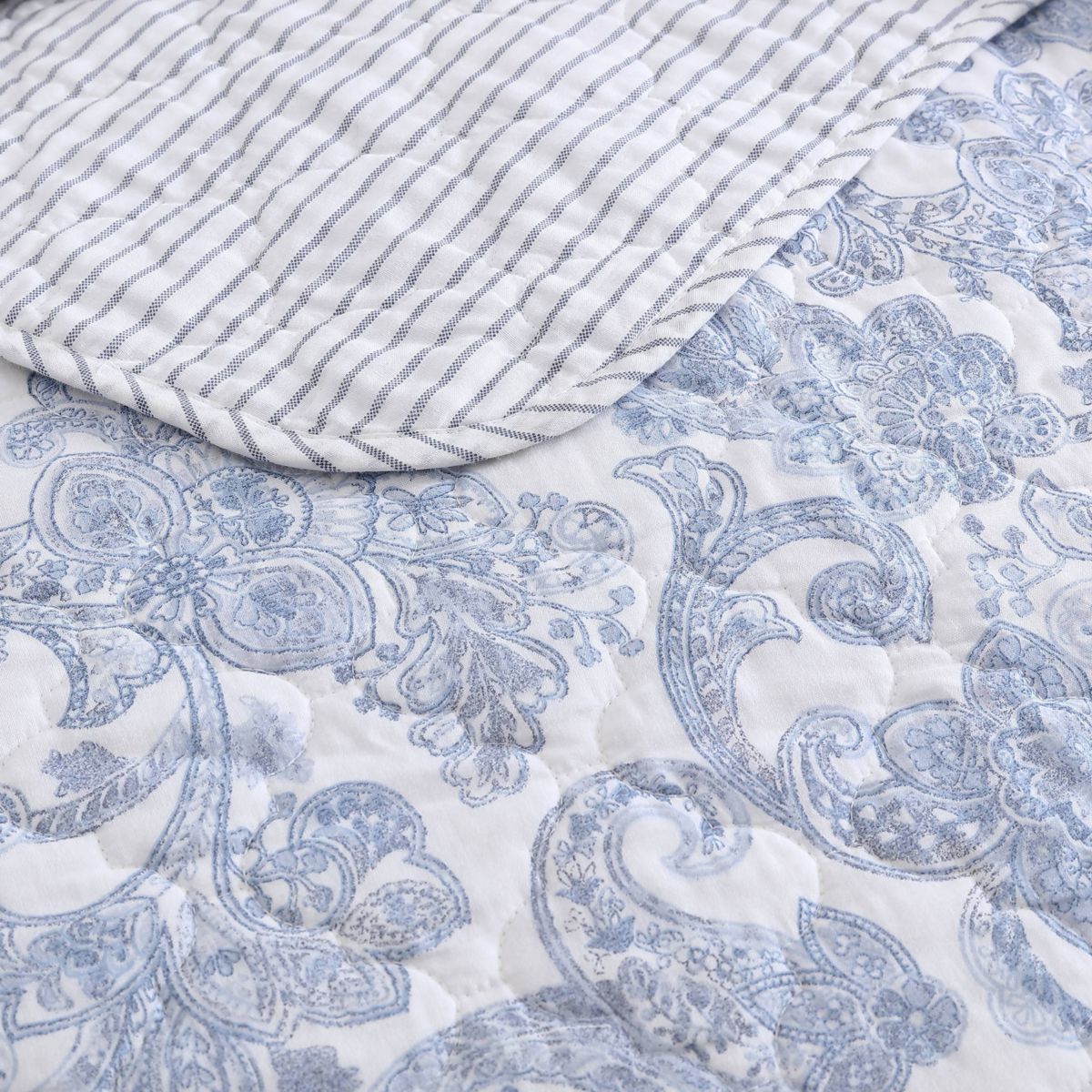 Field Of Paisley 100% Cotton 3 Piece Reversible Quilt Set