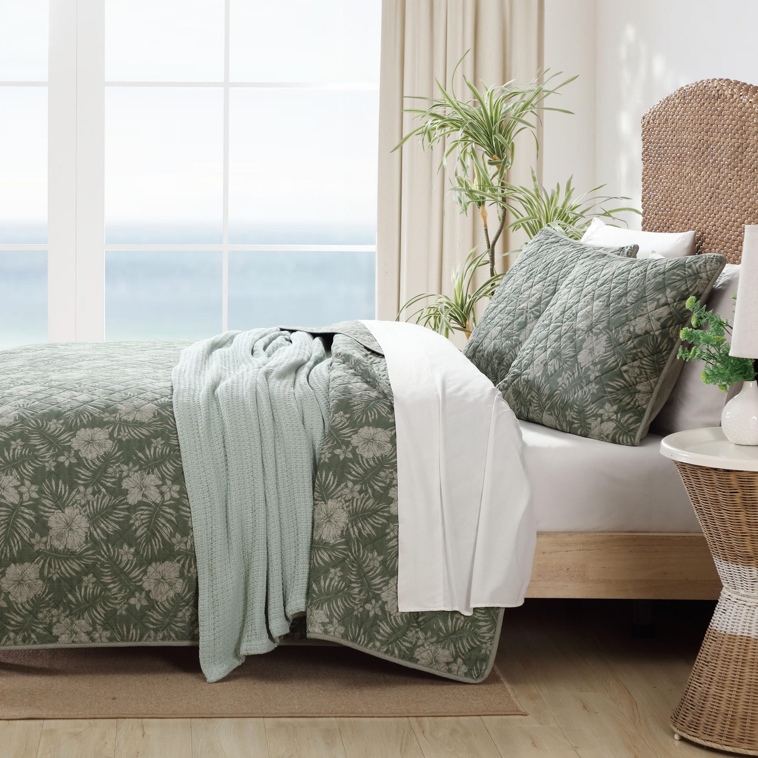 Hibiscus Jungle Cotton Quilt-Sham Set