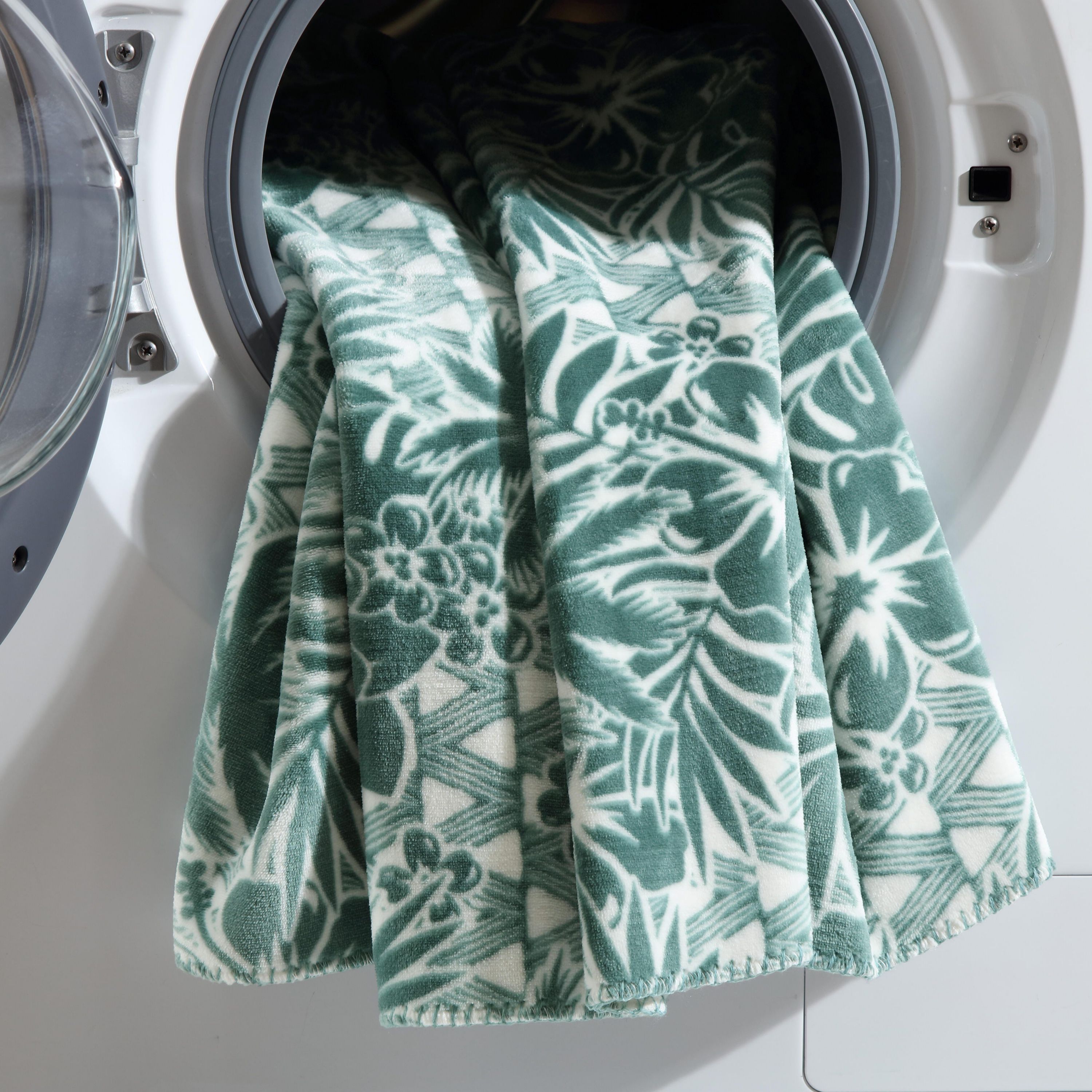 Laniaki Fronds Microfiber Blanket