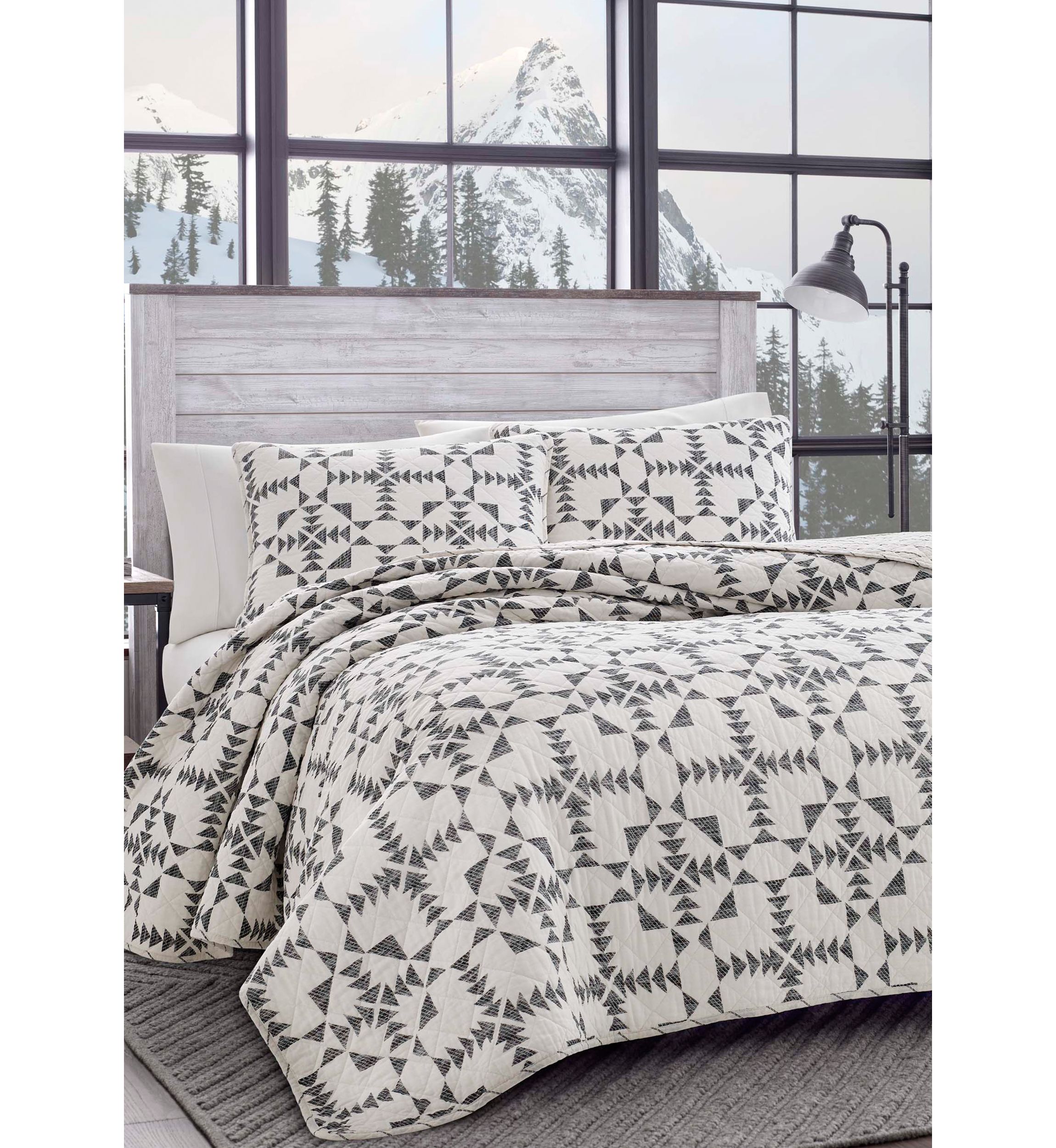 Arrowhead Reversible Quilt Set