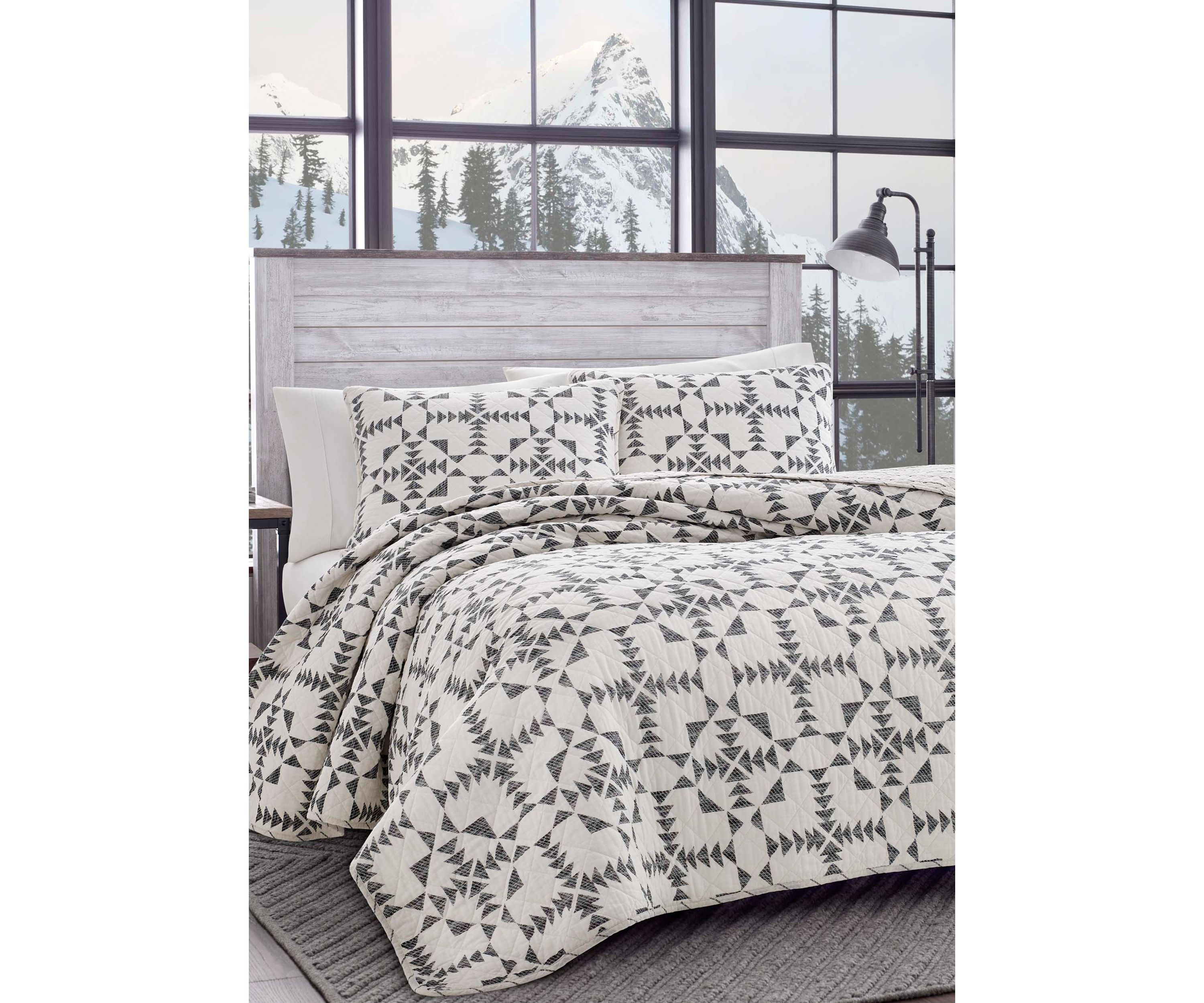 Arrowhead Reversible Quilt Set