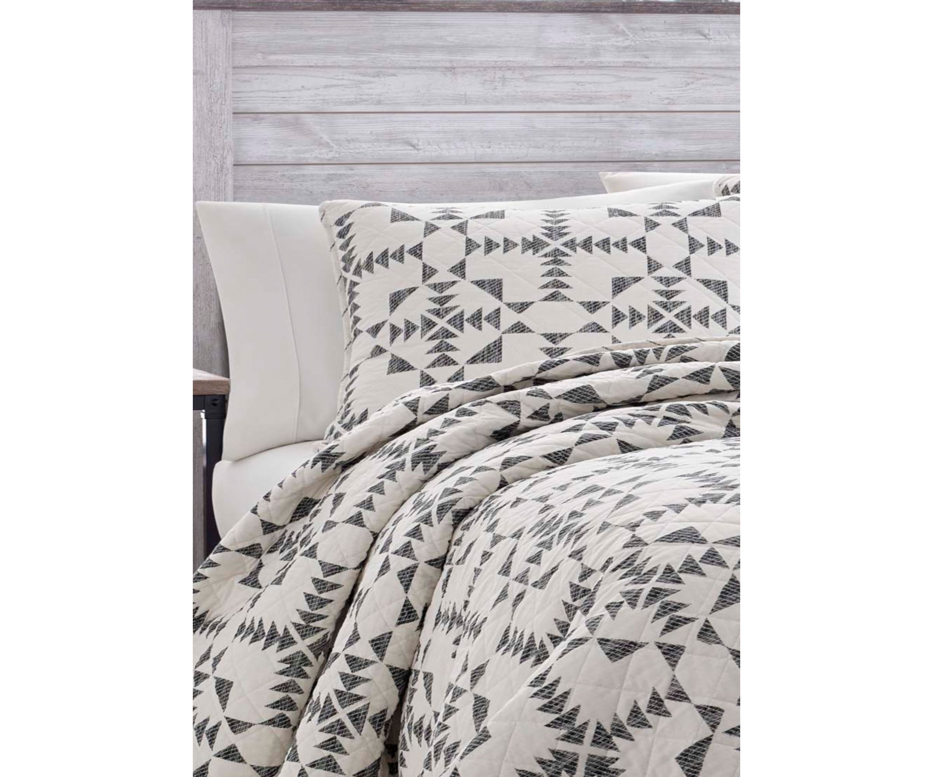 Arrowhead Reversible Quilt Set