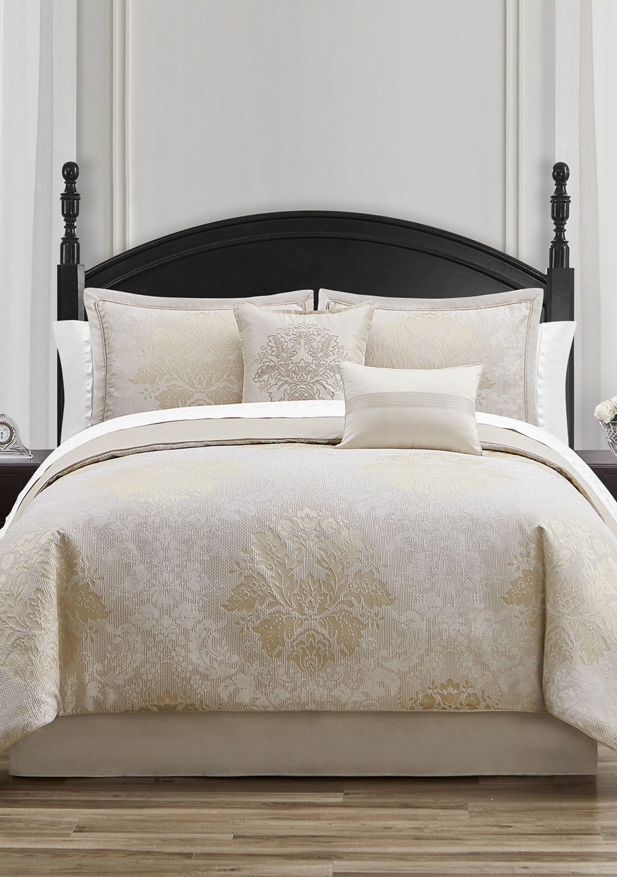 Ameline 4 Piece Comforter Set