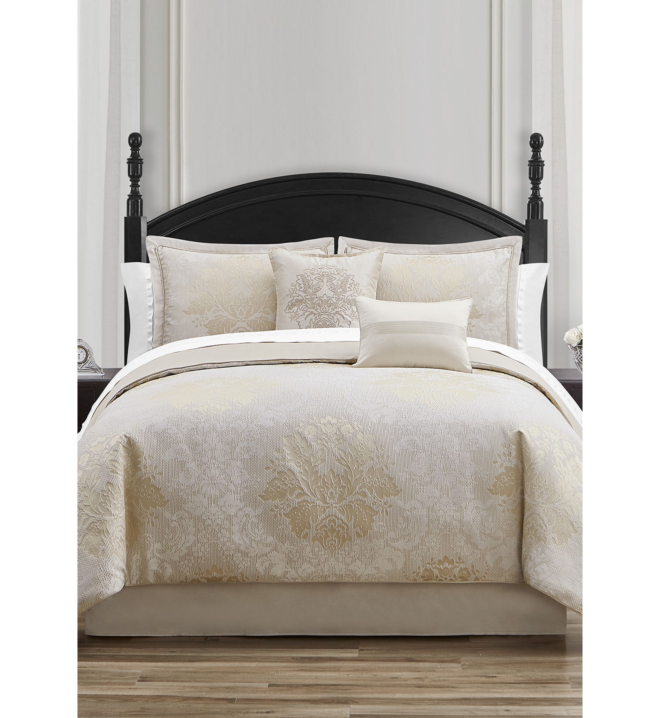 Ameline 4 Piece Comforter Set