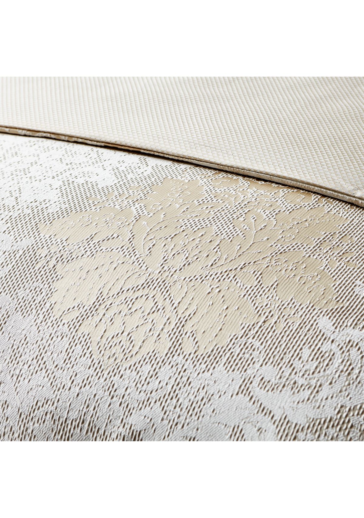 Ameline 4 Piece Comforter Set