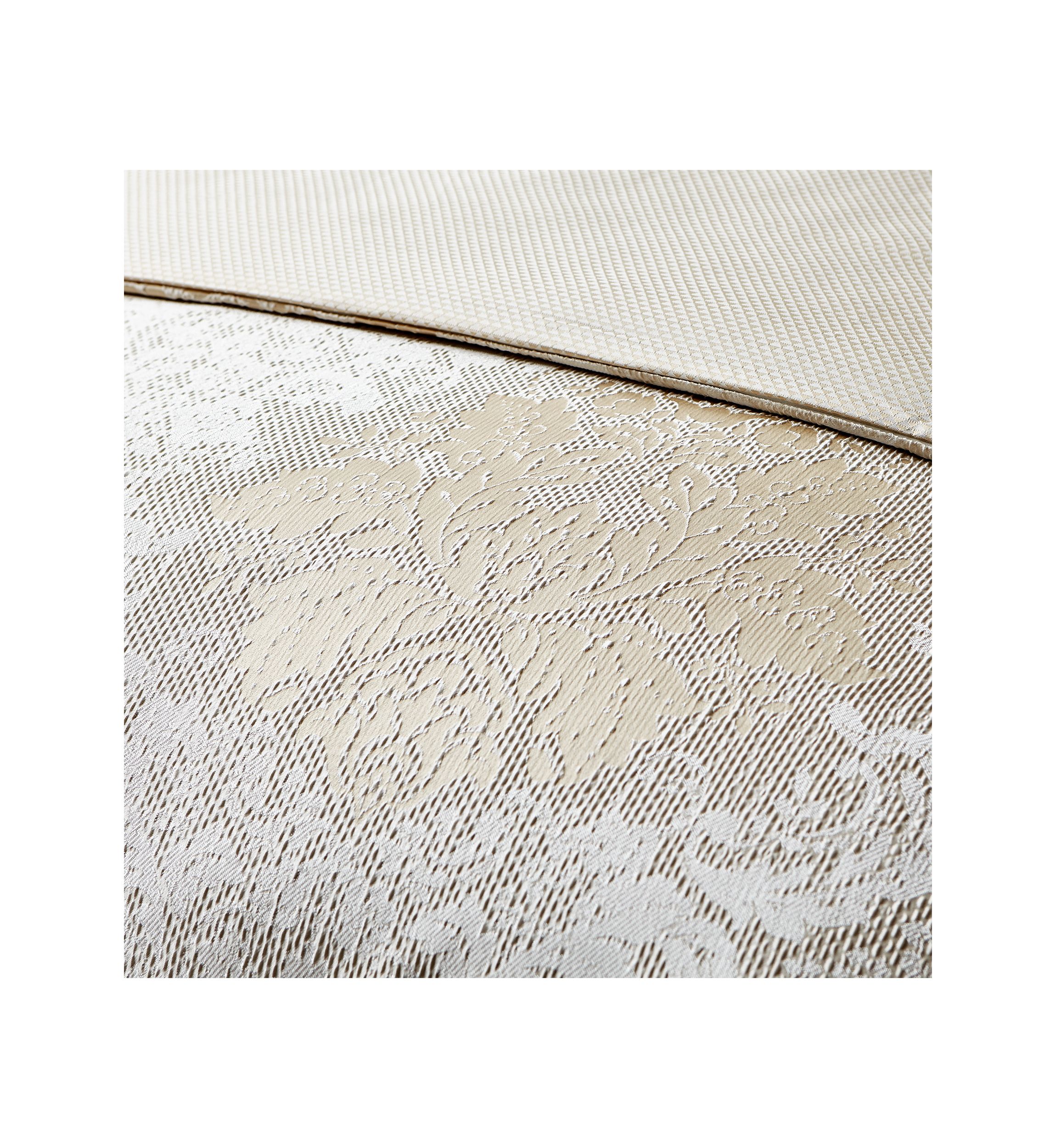 Ameline 4 Piece Comforter Set