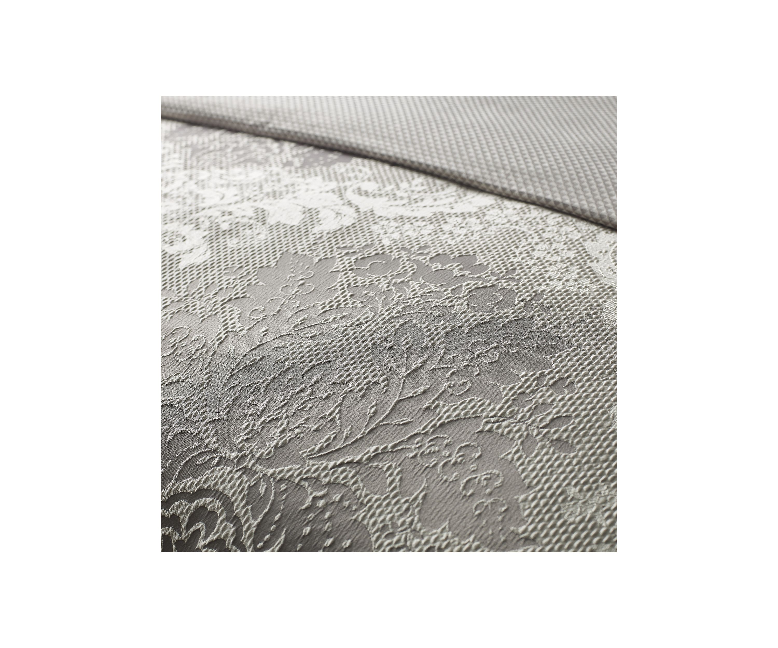 Ameline Comforter Set