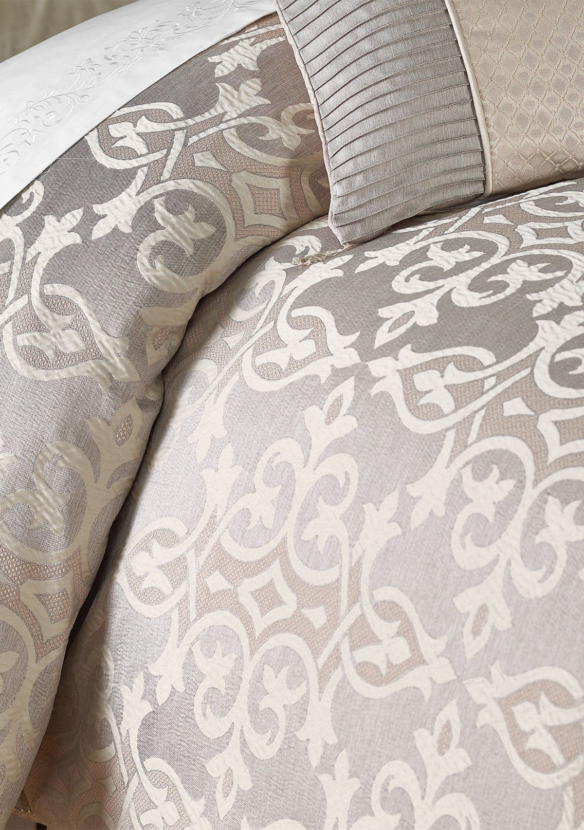 Travis 4 Piece Comforter Set