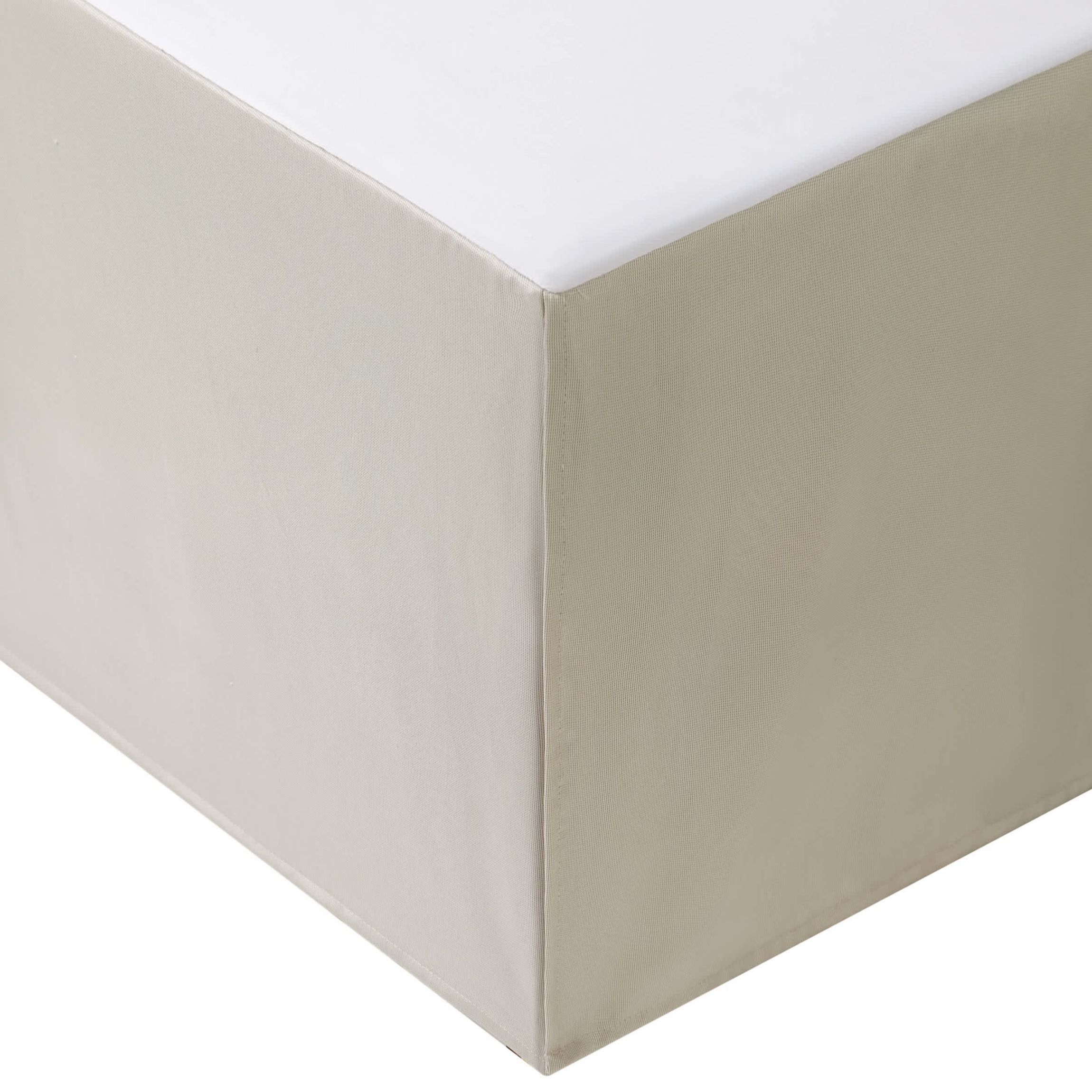The large scale woven damask with an hourglass design provides a stunning update to your bedroom. The ivory and platinum four piece set includes a comforter with matching pillow shams and center pleat bedskirt.
