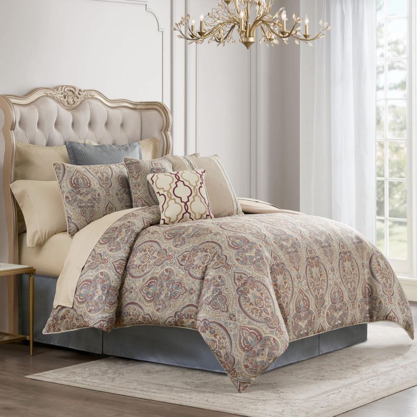 Lewiston 4 Piece Queen Comforter Set