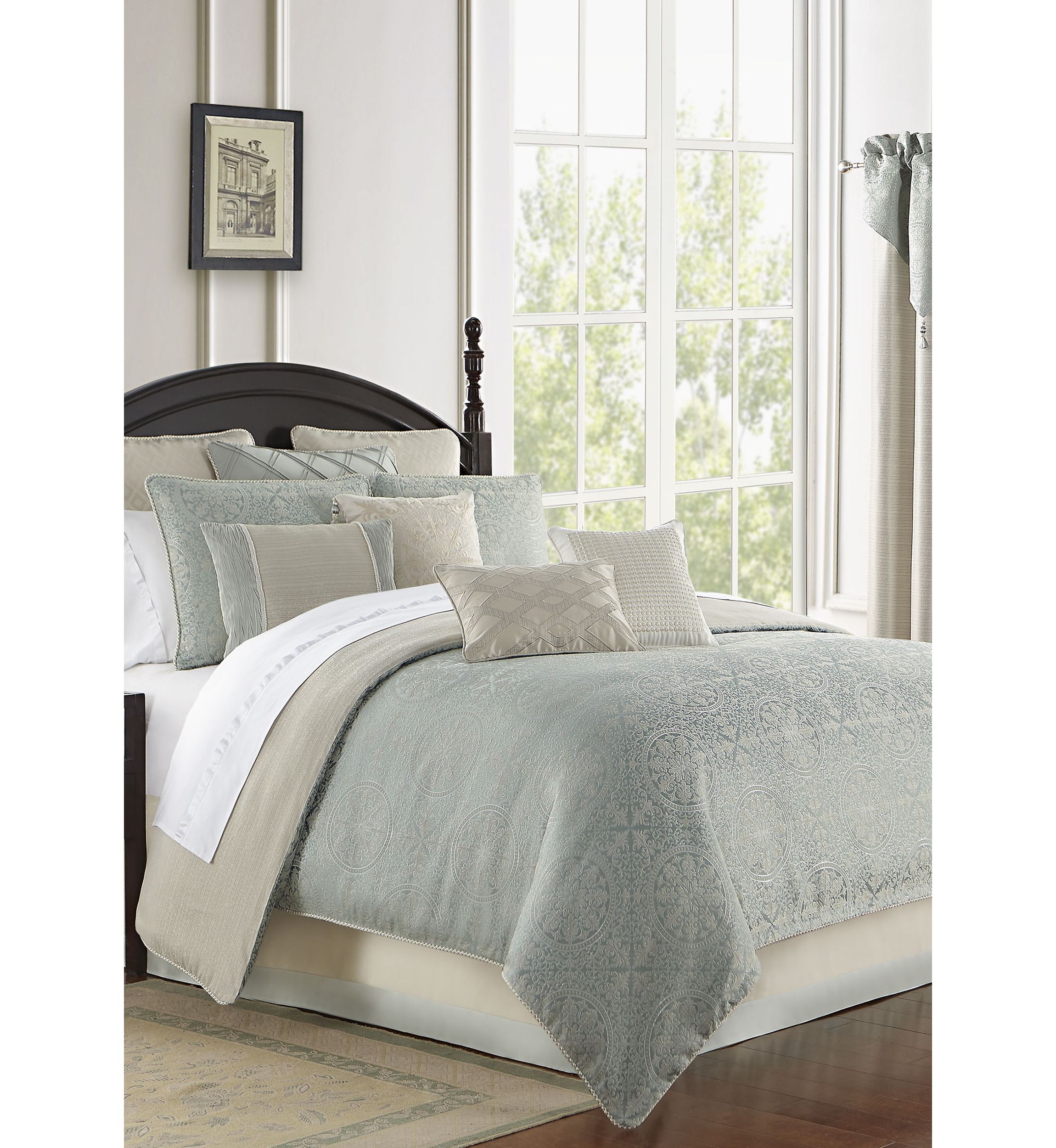 Daphne Reversible Comforter Set