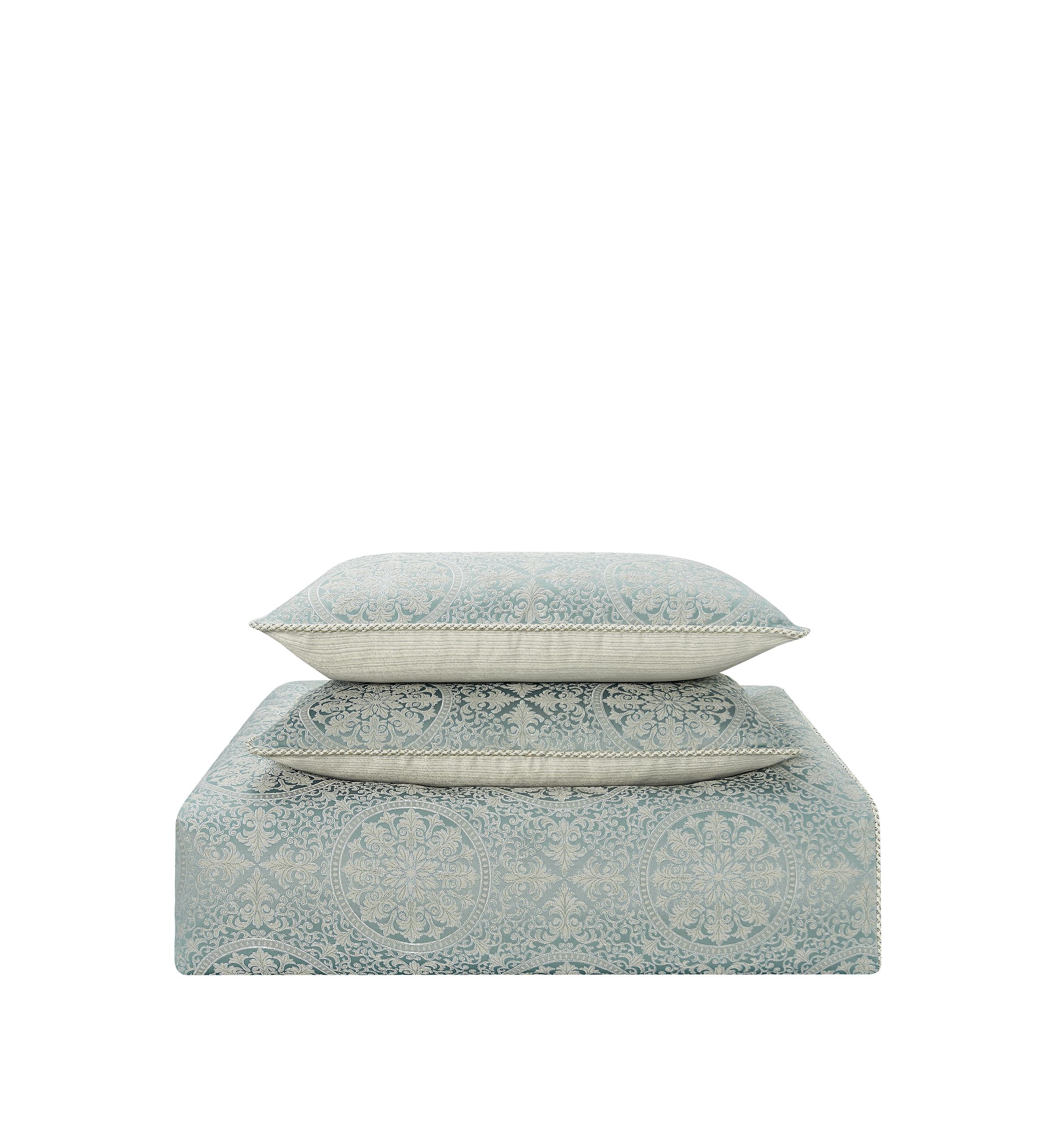 Daphne Reversible Comforter Set