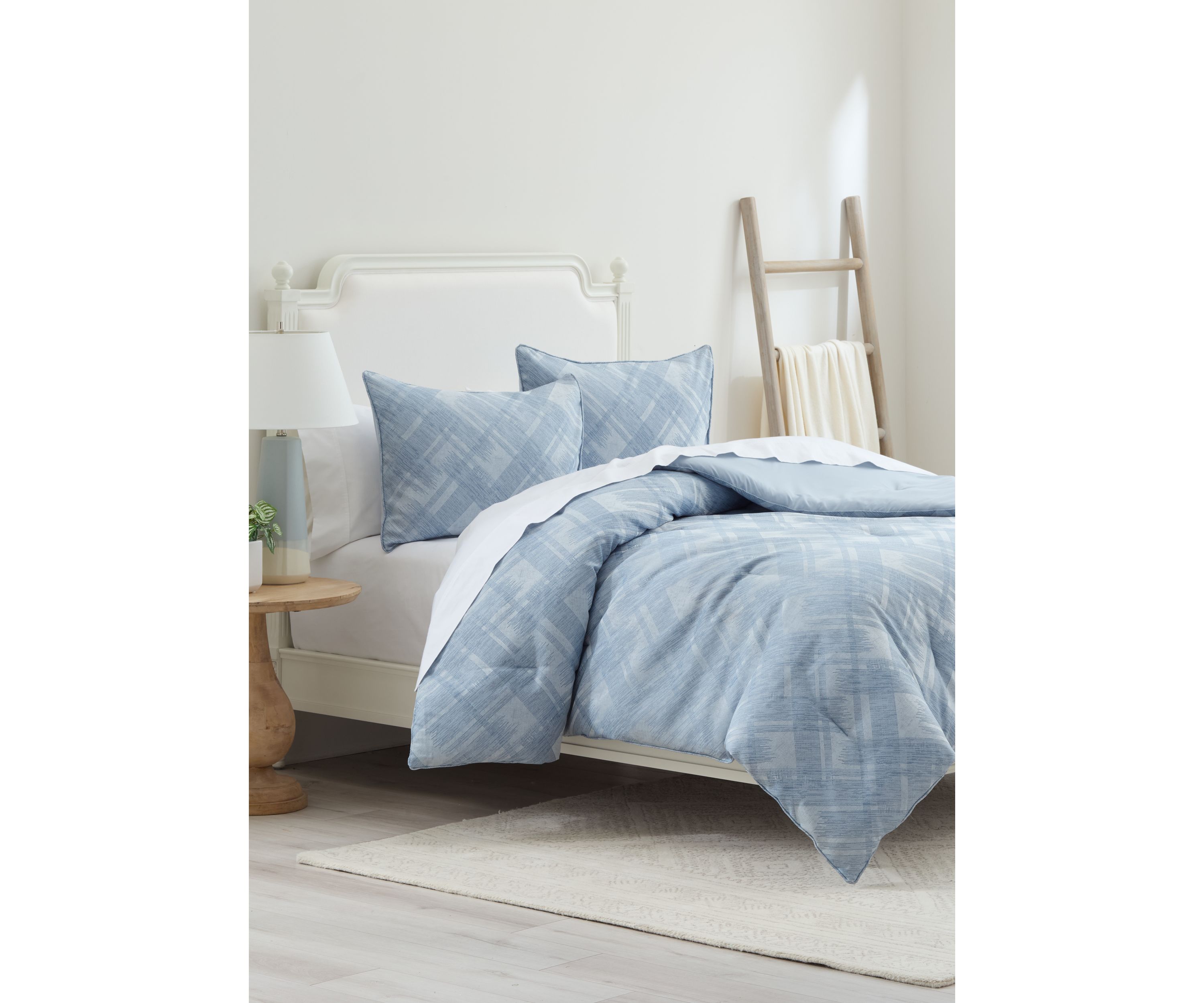 Criss Cross Comforter Set