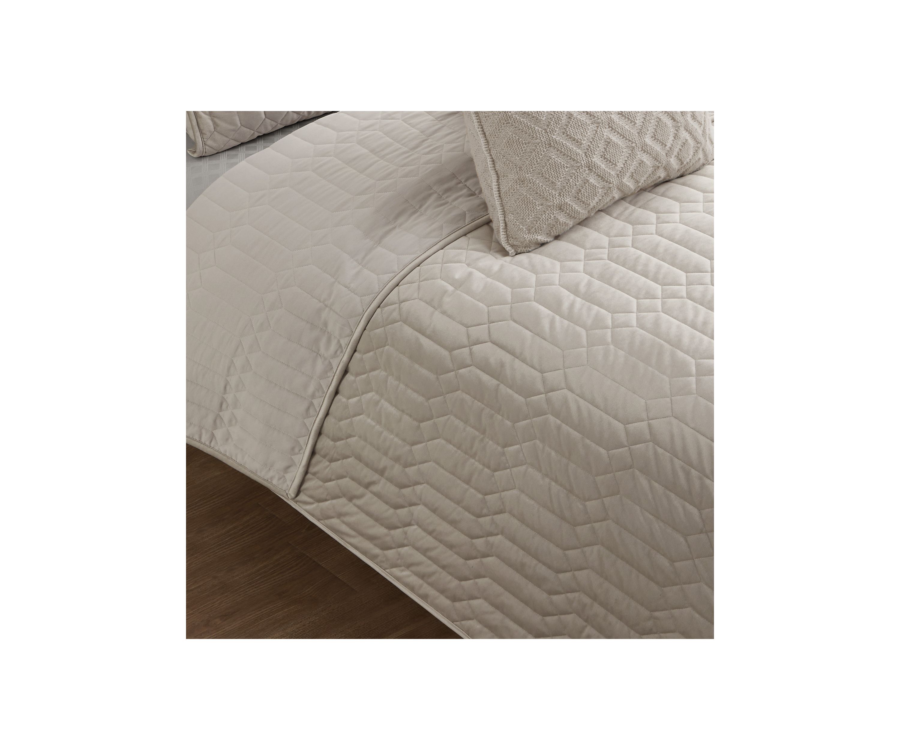 Lucia Quilt Set